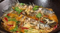 东北特色大铁锅酸菜炖鱼